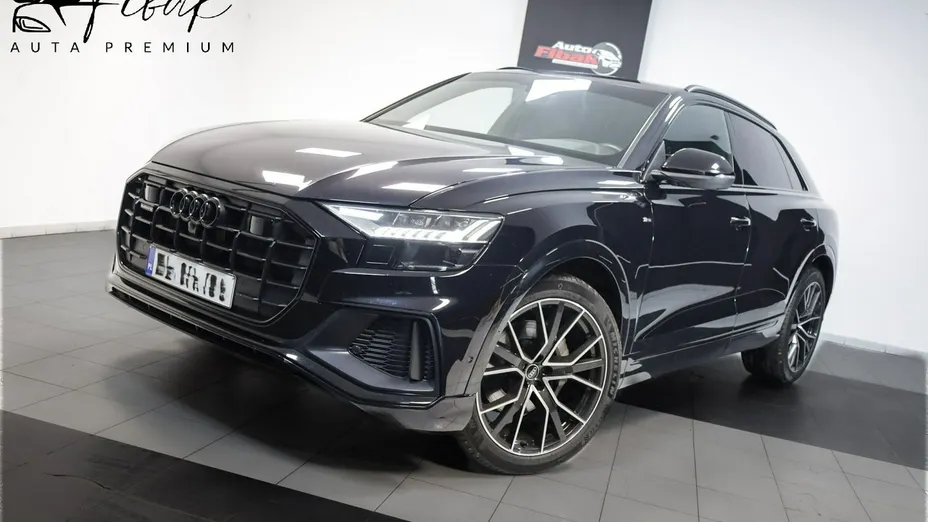 AUDI Q8 -