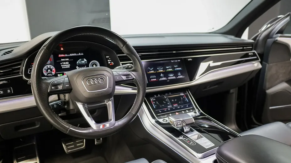 AUDI Q8 -