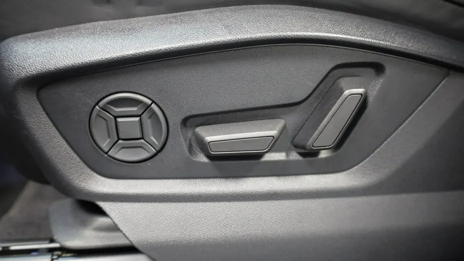 AUDI Q8 -