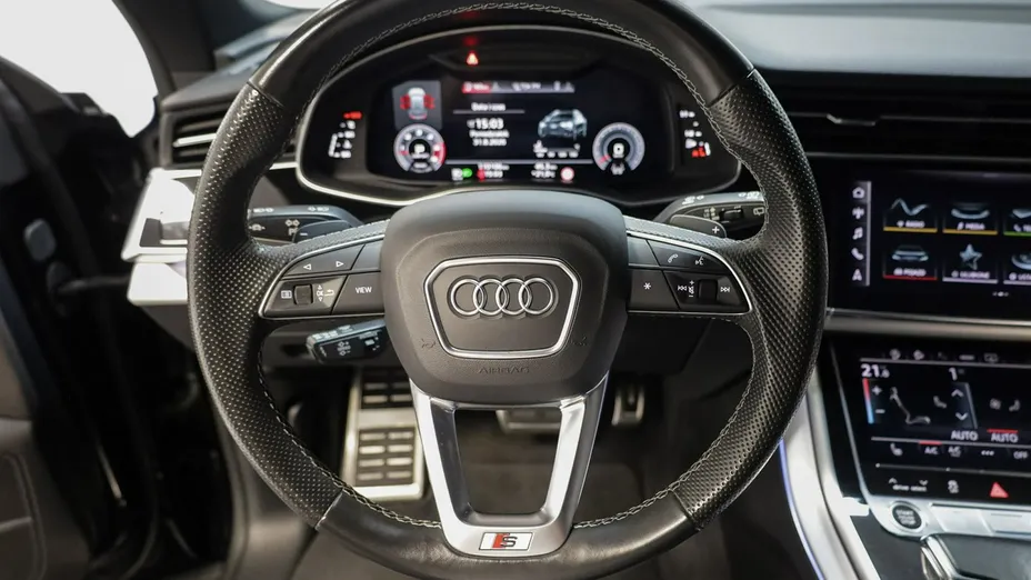 AUDI Q8 -