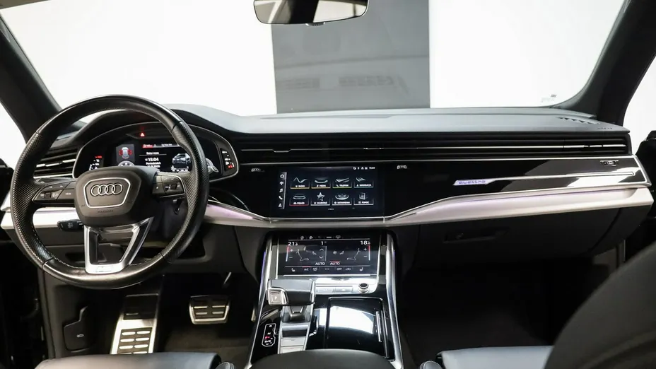 AUDI Q8 -
