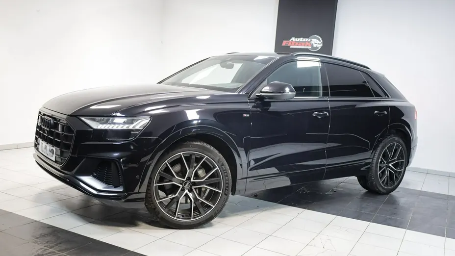 AUDI Q8 -