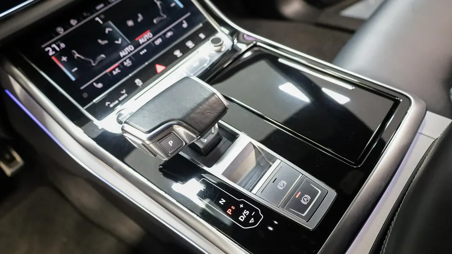 AUDI Q8 -