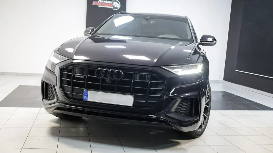 AUDI Q8 -