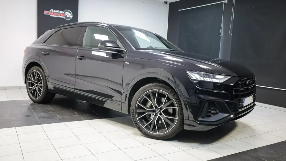 AUDI Q8 -