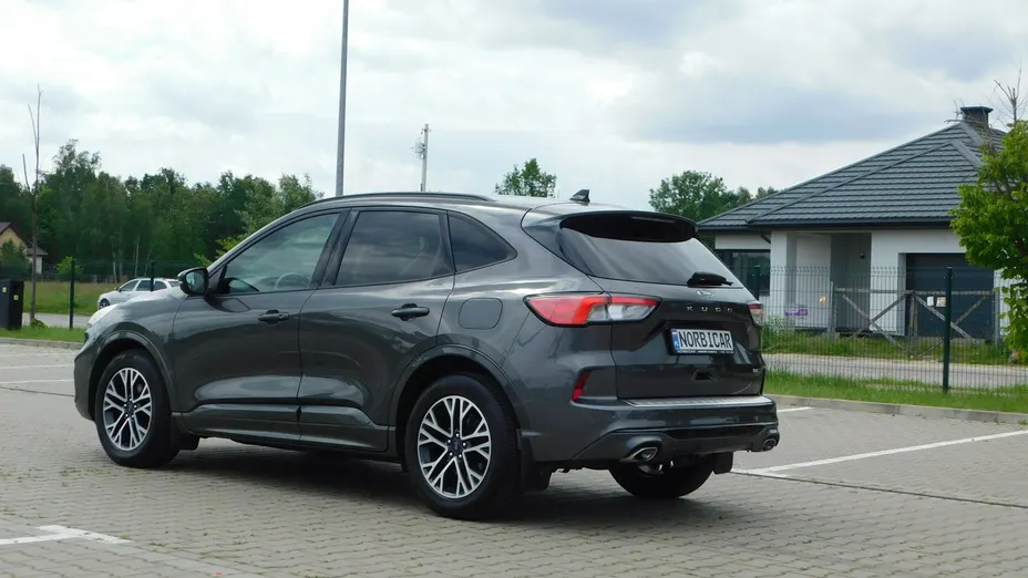 FORD Kuga -
