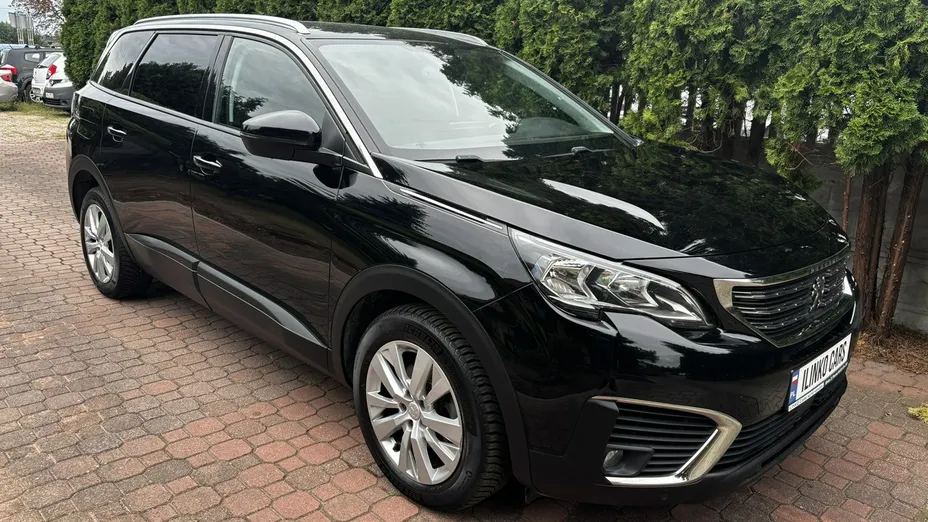 PEUGEOT 5008 -