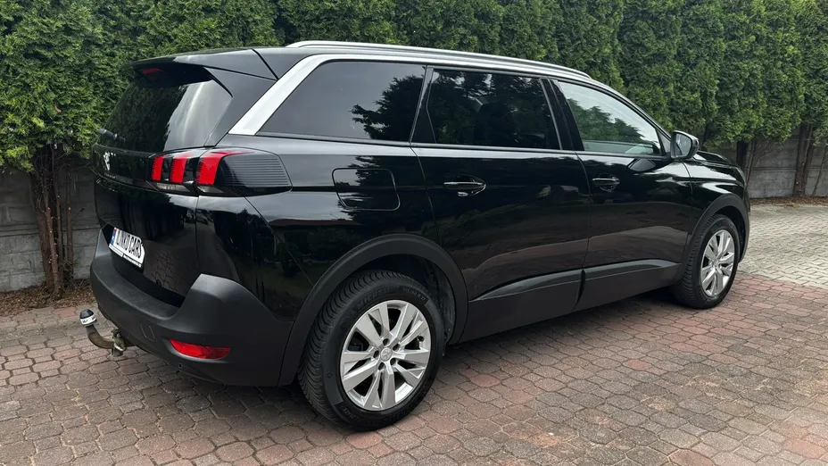 PEUGEOT 5008 -
