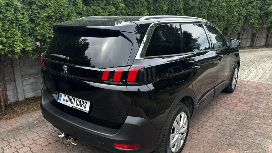 PEUGEOT 5008 -