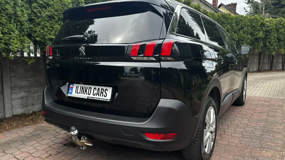 PEUGEOT 5008 -