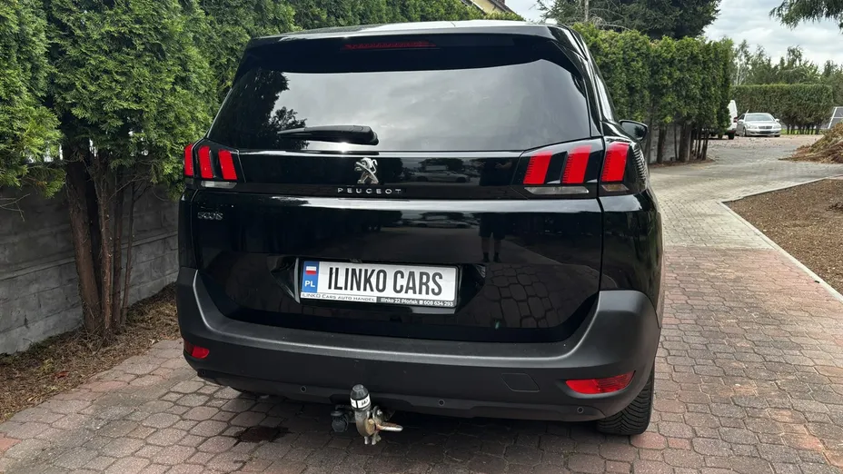 PEUGEOT 5008 -