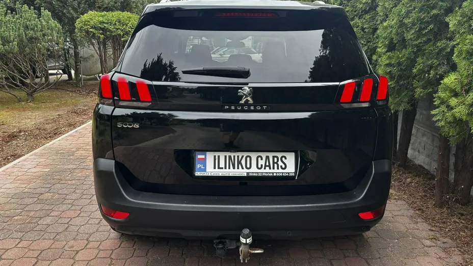 PEUGEOT 5008 -