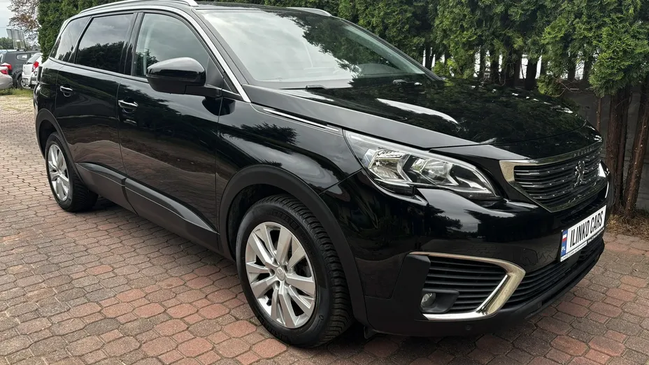 PEUGEOT 5008 -