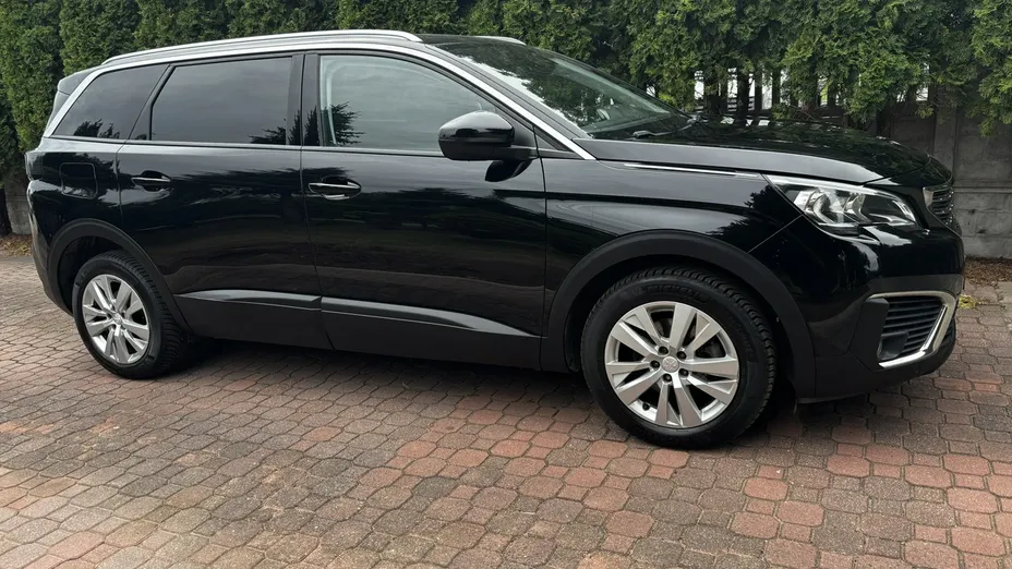 PEUGEOT 5008 -