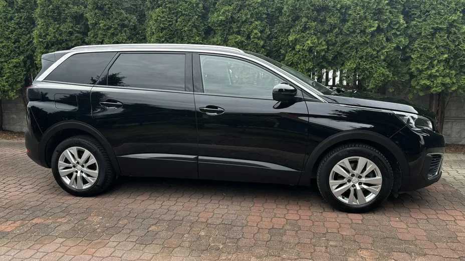 PEUGEOT 5008 -