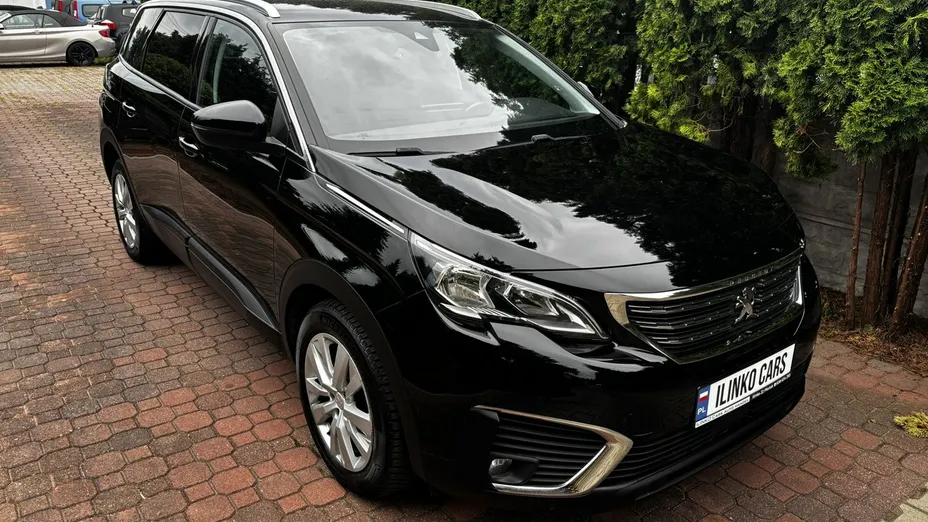 PEUGEOT 5008 -