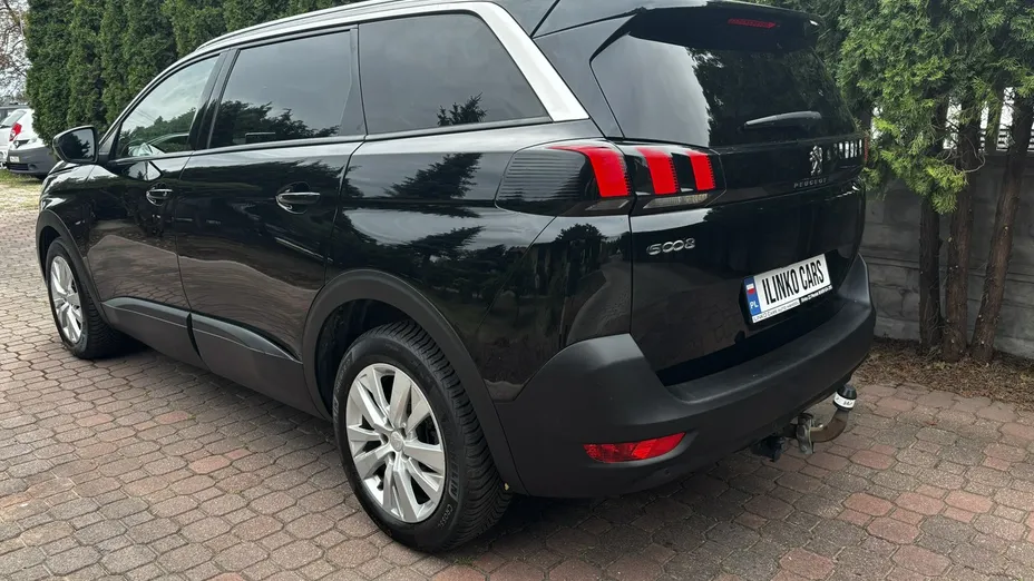 PEUGEOT 5008 -