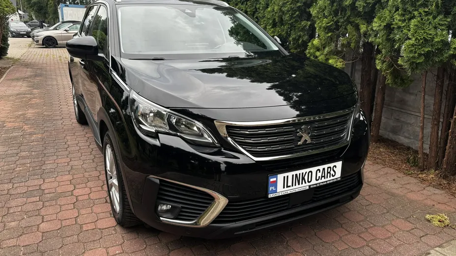 PEUGEOT 5008 -