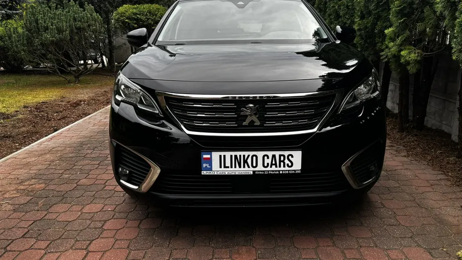 PEUGEOT 5008 -