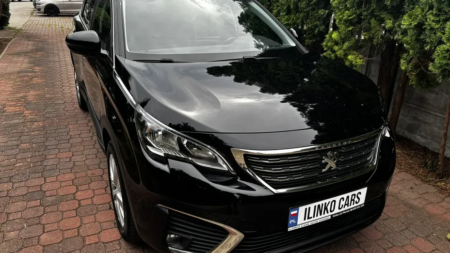 PEUGEOT 5008 -