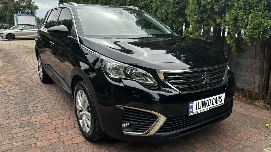 PEUGEOT 5008 -