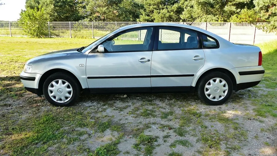 VOLKSWAGEN Passat -
