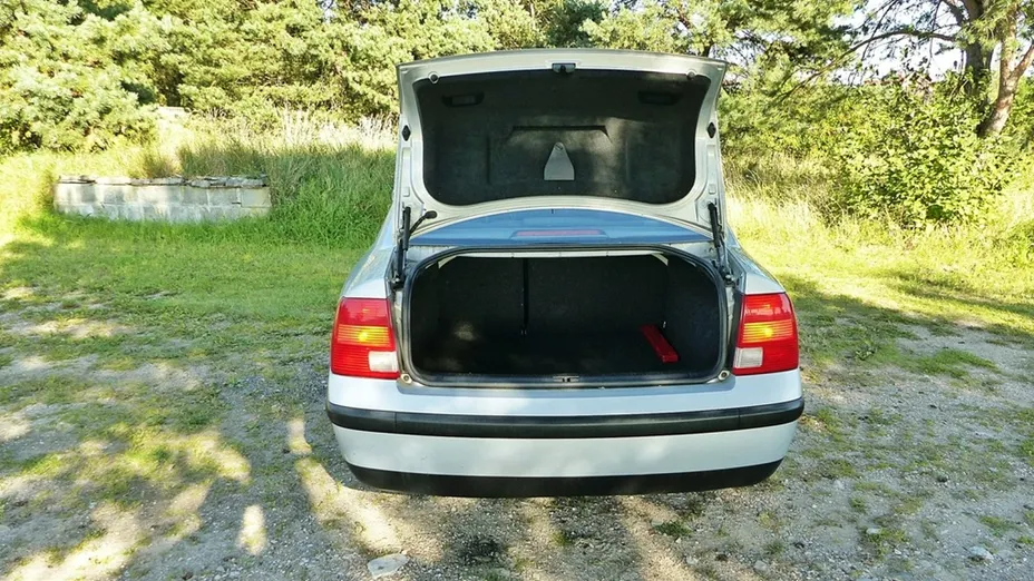 VOLKSWAGEN Passat -