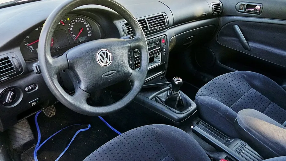 VOLKSWAGEN Passat -