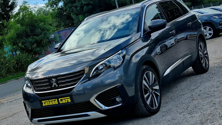 PEUGEOT 5008 -