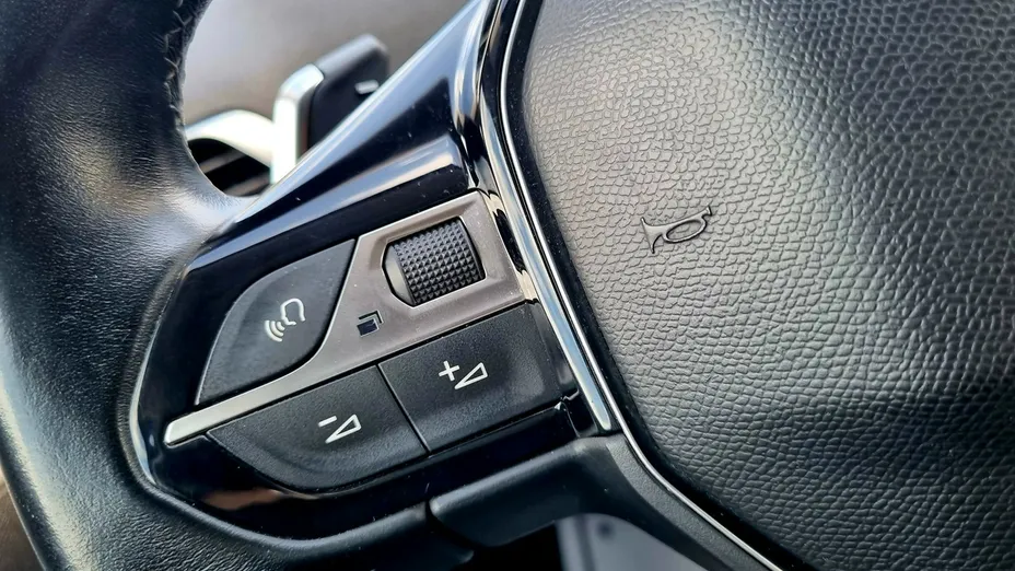 PEUGEOT 5008 -