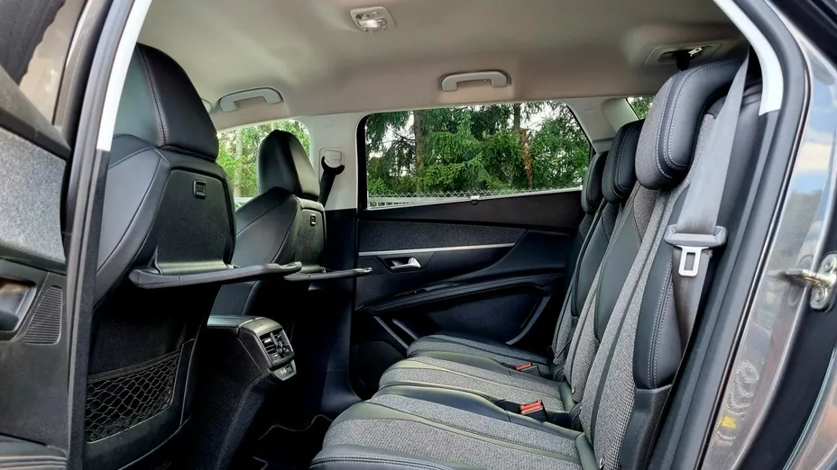 PEUGEOT 5008 -