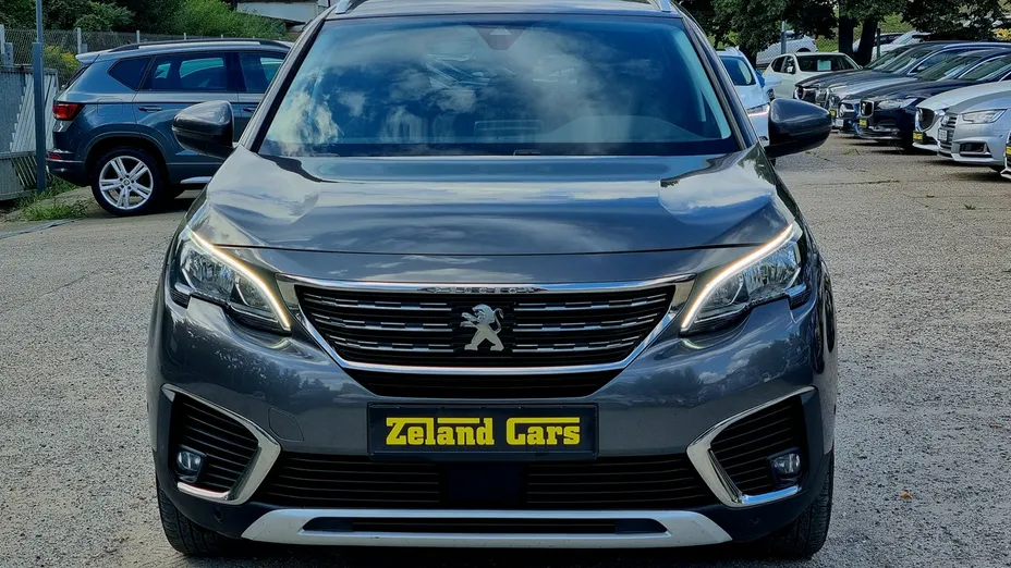 PEUGEOT 5008 -