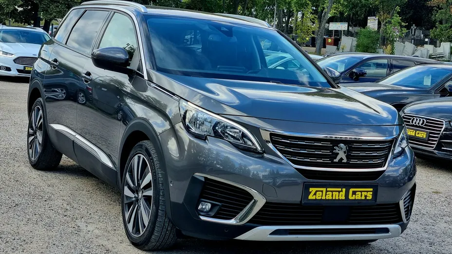 PEUGEOT 5008 -