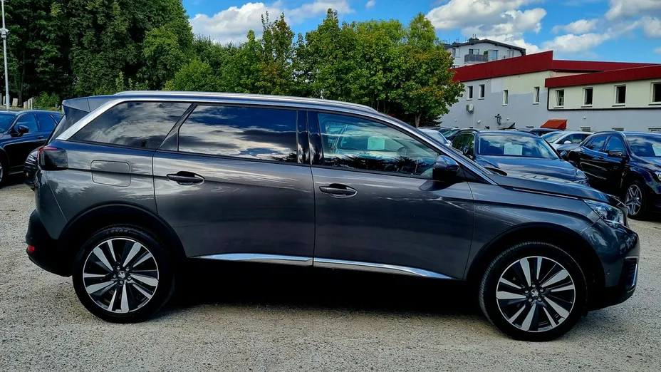 PEUGEOT 5008 -