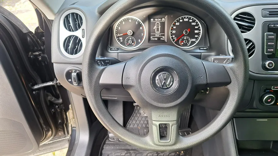 VOLKSWAGEN Tiguan -