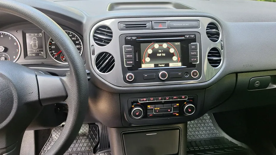 VOLKSWAGEN Tiguan -