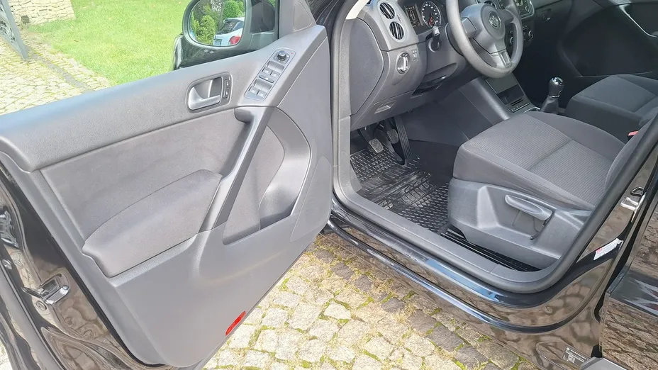 VOLKSWAGEN Tiguan -