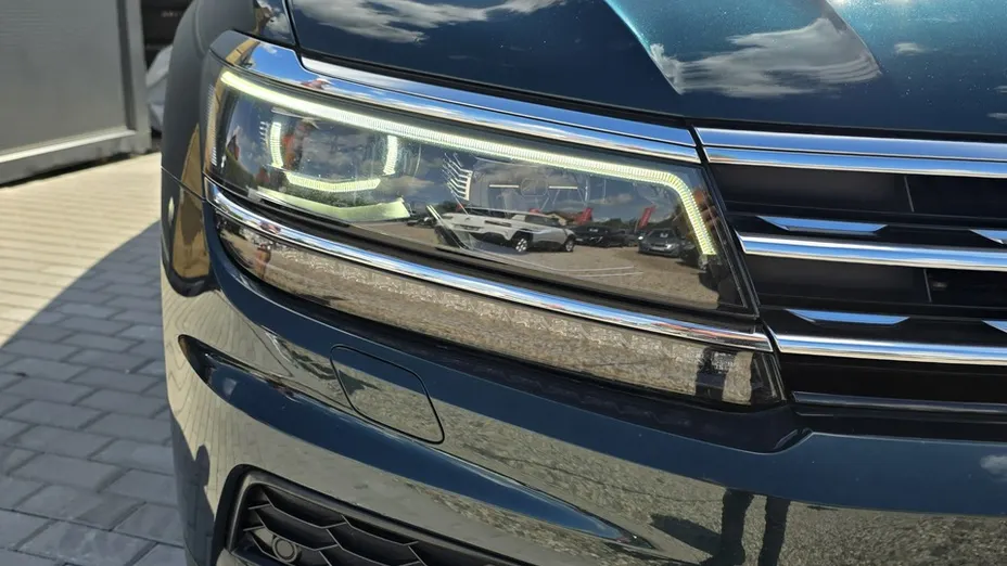 VOLKSWAGEN Tiguan -