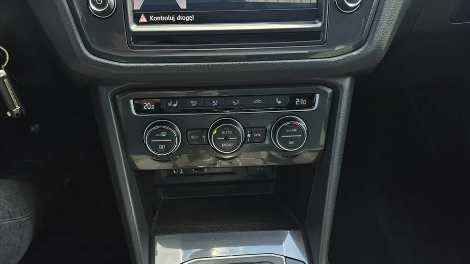 VOLKSWAGEN Tiguan -