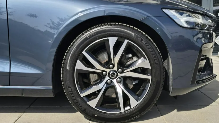 VOLVO V60 -