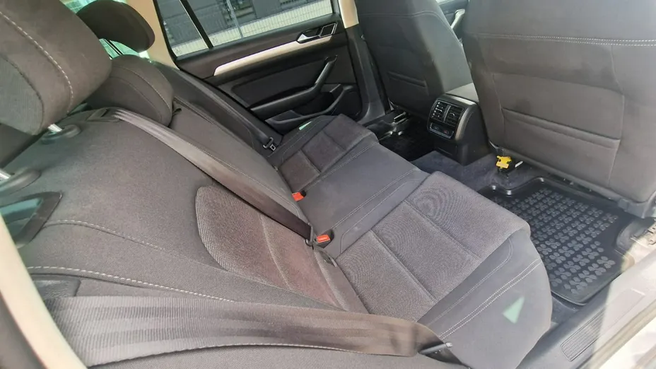 VOLKSWAGEN Passat -