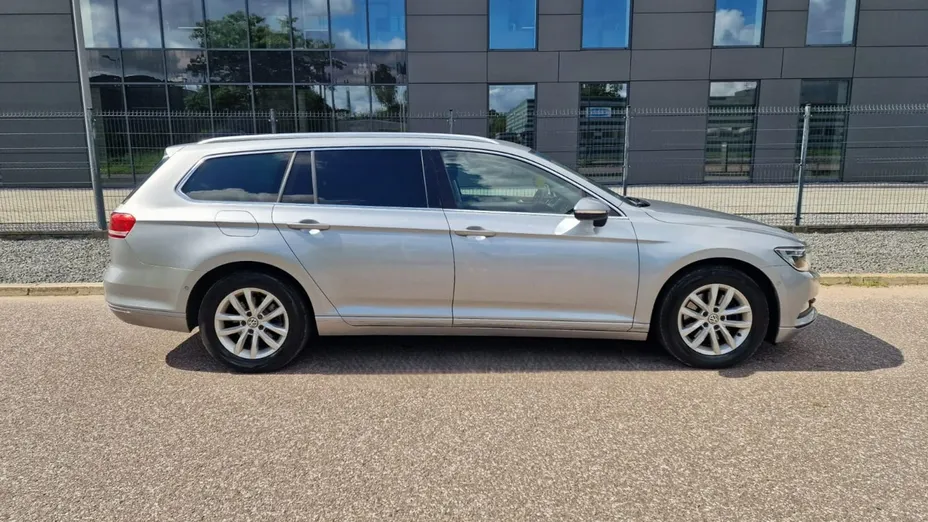 VOLKSWAGEN Passat -