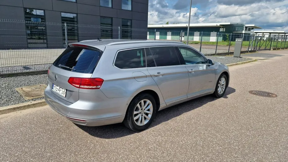 VOLKSWAGEN Passat -