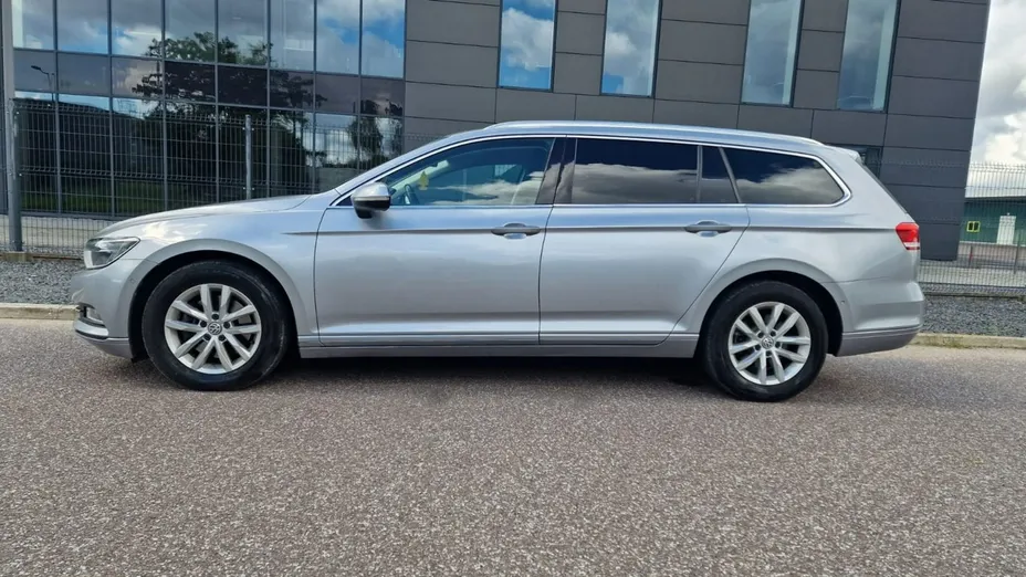 VOLKSWAGEN Passat -