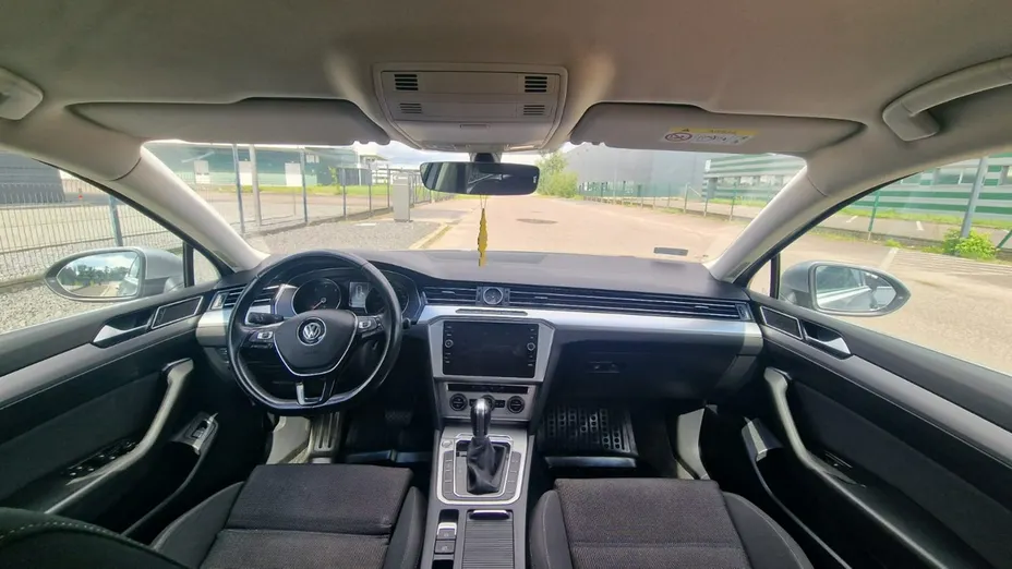 VOLKSWAGEN Passat -