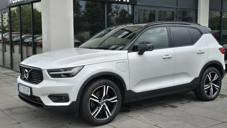 VOLVO XC40 -