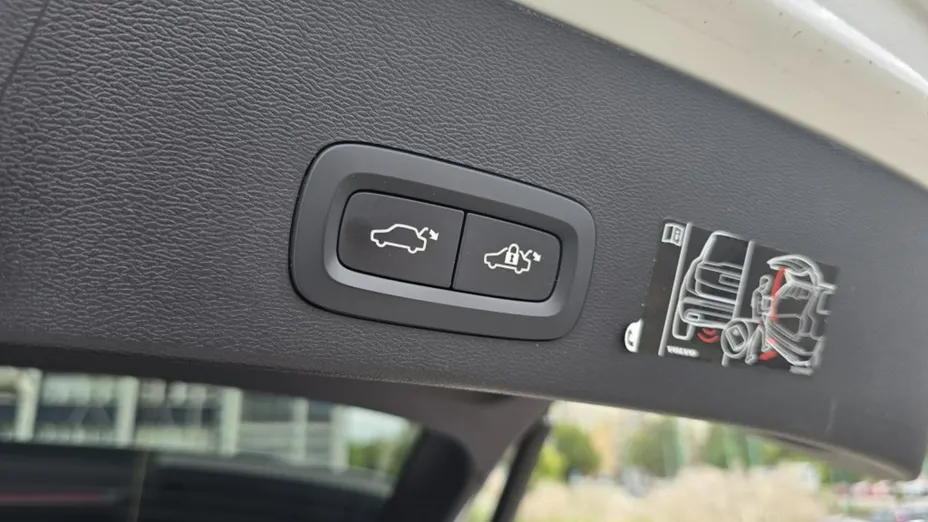VOLVO XC40 -