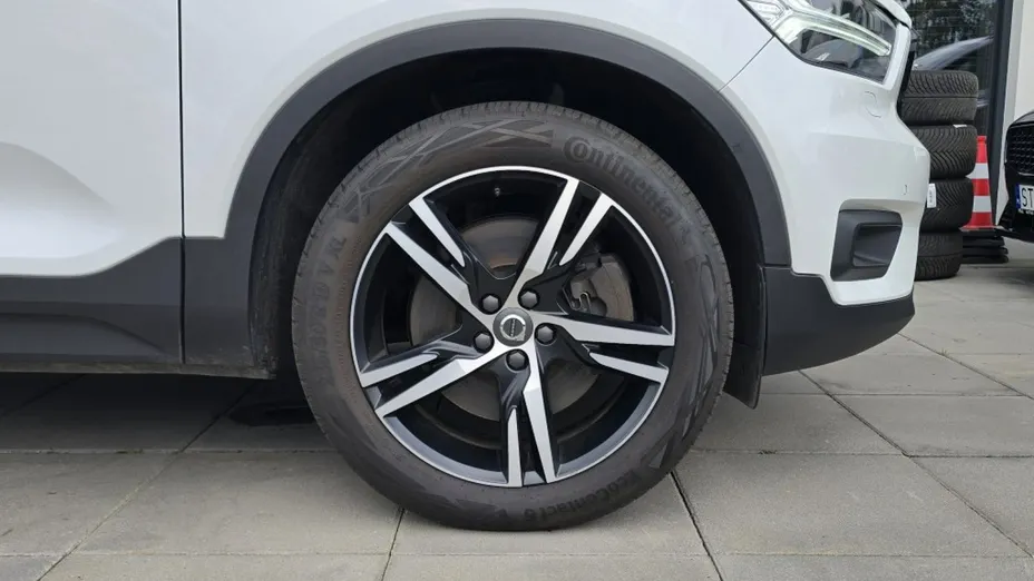 VOLVO XC40 -