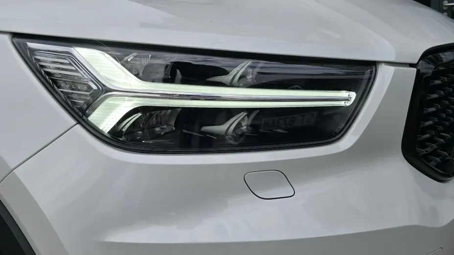VOLVO XC40 -