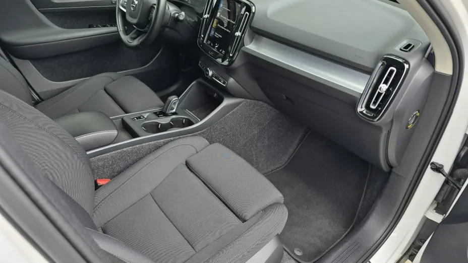 VOLVO XC40 -